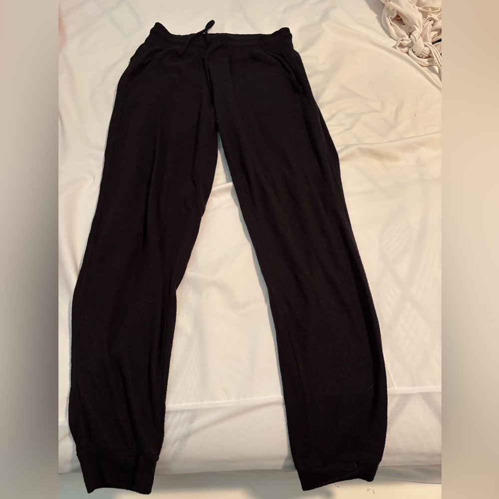Black Alo Yoga pants